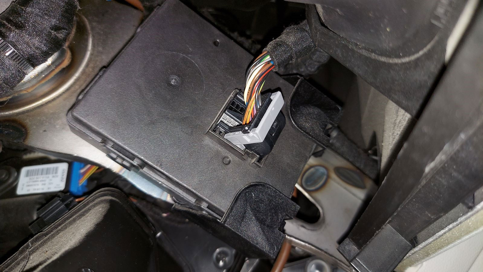 VAG Group MQB 48 Kümenin Parçalanmasıyla Tüm Anahtar Kayıp Senkronizasyon Dosya Hizmeti | Emirates Anahtarları